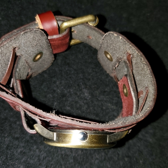 NWOT- Mens Wide Leather Band Wrist Watch - Picture 7 of 9